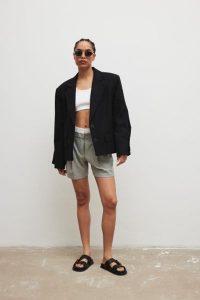 Marynarka o prostym kroju w kolorze TOTALLY BLACK - RICHMOND -S/M. Czarne marynarki i żakiety Marsala, m, bez wzorów, z bawełny, eleganckie. Za 599,90 zł.