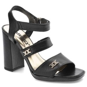 Czarne Sandały Karino Eleganckie Skórzane Buty Damskie. Czarne sandały Karino, z aplikacjami, ze skóry, bez obcasa, na obcasie, bez zapięcia. Za 429,00 zł.