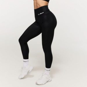 Legginsy damskie fitness z wysokim stanem Prime Black. Czarne legginsy GYMBEAM, bez wzorów, z elastanu, z podwyższonym stanem. Za 130,90 zł.