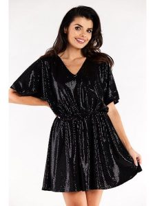 Awama Sukienka w kolorze czarnym rozmiar: onesize. Czarne sukienki Awama, bez wzorów, bez kołnierzyka, bez ramiączek, mini. Za 159,99 zł.