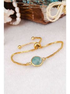 Pierres delicates Pozłacana bransoletka z amazonitem rozmiar: onesize. Niebieskie bransoletki Pierres delicates, pozłacane. Za 50,45 zł.
