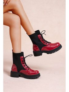 Foreverfolie Botki w kolorze czerwonym rozmiar: 36. Czerwone botki Foreverfolie, bez wzorów, bez obcasa, bez zapięcia. Za 130,99 zł.