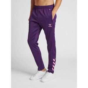 Poliestrowy strój do joggingu Hummel Core XK. Czerwone spodnie dresowe Hummel, bez wzorów, sportowe. Za 203,50 zł.