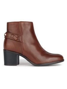 Geox Skórzane botki "Asheel" w kolorze jasnobrązowym na obcasie rozmiar: 36. Brązowe botki Geox, bez wzorów, bez obcasa, na obcasie, bez zapięcia. Za 282,80 zł.