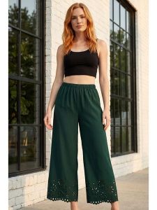 SOULSHAE Spodnie w kolorze zielonym rozmiar: L/XL. Zielone spodnie z wysokim stanem SOULSHAE, bez wzorów, z materiału, z podwyższonym stanem. Za 164,95 zł.
