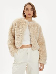 Gina Tricot Futro 20976 Beżowy Oversize. Brązowe płaszcze Gina Tricot, l, bez wzorów, z futra, bez kaptura. Za 229,99 zł.