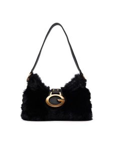 Guess Torebka Camden Mini HWFB93 08720 Czarny. Czarne torebki klasyczne Guess, z aplikacjami, z materiału, bez dodatków. Za 584,99 zł.