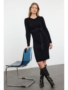 Trendyol Sukienka w kolorze czarnym rozmiar: S. Czarne sukienki Trendyol, s, bez wzorów, z tkaniny, bez kołnierzyka, bez ramiączek, midi. Za 78,99 zł.