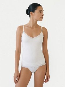 Ysabel Mora Podkoszulek 19459 Kremowy Slim Fit. Białe piżamy ysabel mora, bez wzorów, z wiskozy, bez ramiączek. Za 109,99 zł.