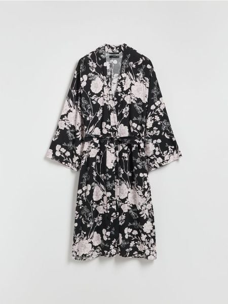 Wzorzysty szlafrok z wiskozy - czarny. Czarne szlafroki Reserved, l, bez wzorów, z wiskozy, bez kaptura. W wyprzedaży za 65,99 zł.