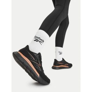 Buty na siłownię Reebok. Czarne buty sportowe Reebok, bez wzorów, bez zapięcia, na fitness i siłownię. Za 399,99 zł.