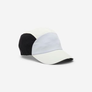 Czapka z daszkiem fitness. Białe czapki DOMYOS, bez wzorów, z elastanu, sportowe. Za 44,99 zł.