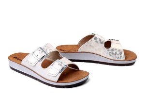 INBLU CP-63 001 biały, klapki damskie. Białe klapki Inblu, bez wzorów, bez obcasa. Za 80,99 zł.