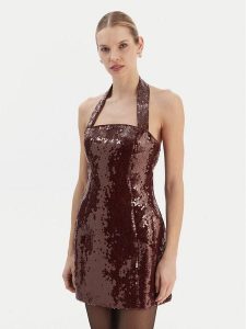 Bardot Sukienka koktajlowa Nevelle 59857DB2 Bordowy Slim Fit. Czerwone sukienki Bardot, bez wzorów, z syntetyku, wizytowe, bez kołnierzyka, bez ramiączek. Za 669,99 zł.