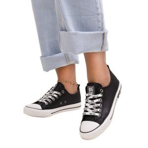 Czarne trampki eko skóra Big Star KK274096. Czarne trampki bez wzorów, ze skóry, bez zapięcia. Za 147,52 zł.