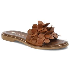 Brązowe Klapki Armodo Stylowe Obuwie Damskie. Brązowe klapki Armodo, z aplikacjami, bez obcasa, na płaskiej podeszwie. Za 279,00 zł.