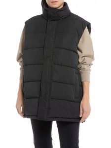 Replay Kamizelka pikowana w kolorze czarnym rozmiar: M. Czarne kamizelki Replay, m, bez wzorów, bez kołnierzyka, bez ramiączek, bez kaptura. Za 390,17 zł.