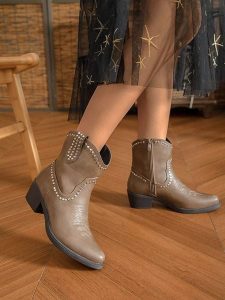 Sixth Sens Kozaki w kolorze khaki rozmiar: 39. Brązowe kozaki Sixth Sens, na zimę, bez wzorów, bez obcasa, bez zapięcia. Za 204,48 zł.