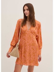 STEFANEL Sukienka w kolorze pomarańczowo-jasnoróżowym rozmiar: 44. Pomarańczowe sukienki Stefanel, bez wzorów, z wiskozy, bez kołnierzyka, bez ramiączek, mini. Za 295,99 zł.