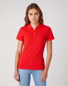 DAMSKI T-SHIRT WRANGLER POLO FLAME RED W7Q1-K4-R06 112132076. Czerwone t-shirty Wrangler, s, bez wzorów, bez kołnierzyka, bez ramiączek. Za 99,99 zł.