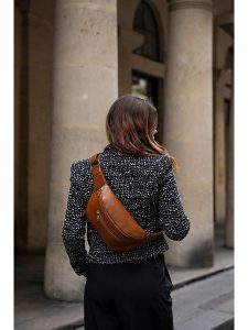 Victor & Hugo Paris Skórzana saszetka "Isla" w kolorze karmelowym - 40 x 15 x 3 cm rozmiar: onesize. Brązowe nerki i saszetki Victor & Hugo Paris, bez wzorów, z materiału. Za 276,05 zł.