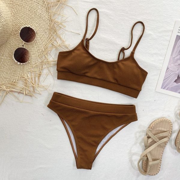 Strój kąpielowy dwuczęściowy sportowy na plażę i basen Miryam. Niebieskie bikini Intica, bez wzorów. Za 139,00 zł.