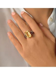 Les Petites Précieuses Srebrny pierścionek z cytrynem i cyrkonią rozmiar: 56. Szare pierścionki Les Petites Précieuses, z cyrkonią, srebrne. Za 535,99 zł.