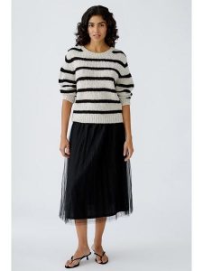 Oui Spódnica w kolorze czarnym rozmiar: 40. Czarne spódnice Oui, na co dzień, bez wzorów, z tiulu, midi. Za 185,32 zł.