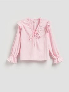 Koszula z falbanami - pastelowy róż. Czerwone koszule Reserved, l, bez wzorów, z tkaniny, bez kołnierzyka, bez ramiączek. Za 159,99 zł.