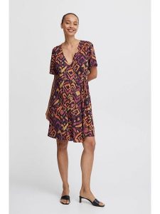 B.young Sukienka w kolorze czarno-pomarańczowym rozmiar: 46. Czarne sukienki b.young, na co dzień, s, bez wzorów, z wiskozy, klasyczne, bez kołnierzyka, bez ramiączek, midi, proste. Za 61,31 zł.