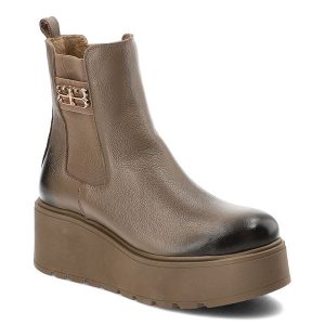 Brązowe Botki Armodo Modne Obuwie Damskie Na Platformie. Brązowe botki Armodo, z aplikacjami, ze skóry, bez obcasa, na platformie, bez zapięcia. Za 379,00 zł.