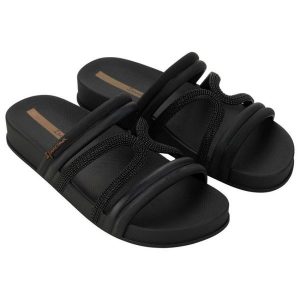 Klapki Ipanema Walk Slide 827262 BG087 czarne. Czarne klapki bez wzorów, z materiału, bez obcasa. W wyprzedaży za 158,83 zł.