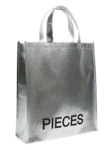 Pieces Torebka w kolorze srebrnym rozmiar: onesize. Szare torebki klasyczne Pieces, bez wzorów, z materiału, bez dodatków. Za 26,31 zł.