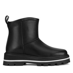 Botki GINO ROSSI. Czarne botki Gino Rossi, bez wzorów, bez obcasa, na płaskiej podeszwie, bez zapięcia. Za 439,99 zł.