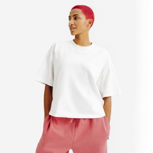 Koszulka damska crop top Elementals. Białe koszulki sportowe DECATHLON, bez wzorów, z bawełny, bez ramiączek. W wyprzedaży za 29,99 zł.
