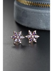 Heliophilia Pozłacane kolczyki-wkrętki z cyrkoniami rozmiar: onesize. Różowe kolczyki Heliophilia, z cyrkonią, pozłacane. Za 56,95 zł.