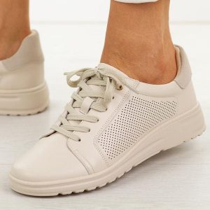 Beżowe skórzane półbuty damskie Potocki 19404. Brązowe półbuty POTOCKI, na jesień, w ażurowe wzory, z jeansu, bez obcasa, na płaskiej podeszwie, bez zapięcia. Za 239,00 zł.