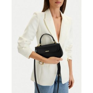 Torebka MEXX. Czarne torebki klasyczne Mexx, bez wzorów, bez dodatków. Za 149,99 zł.