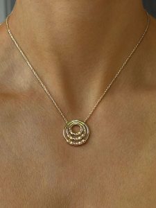 Les Favorites Pozłacany naszyjnik z zawieszką - dł. 40 cm rozmiar: onesize. Żółte naszyjniki Les Favorites, pozłacane. Za 130,99 zł.