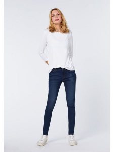 Detto Fatto Koszulka w kolorze białym rozmiar: 44. Białe bluzki Detto Fatto, bez wzorów, z wiskozy, bez kołnierzyka, bez ramiączek. Za 82,99 zł.