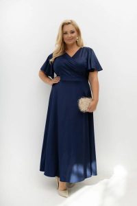Kopertowa sukienka maxi Midnight Navy Glam z połyskiem na wesele i bal granatowa Plus Size Oversize. Niebieskie sukienki Moda Size Plus Iwanek, na imprezę, m, bez wzorów, z dzianiny, eleganckie, bez kołnierzyka, plus size, bez ramiączek, maxi, kopertowe. Za 379,90 zł.