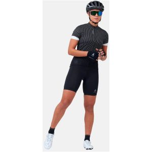 Spodenki rowerowe z wkładką damskie Odlo short ESSENTIAL. Czarne szorty ODLO, bez wzorów. W wyprzedaży za 239,99 zł.
