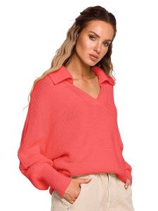 Made of emotion Sweter w kolorze brzoskwiniowym rozmiar: S/M. Pomarańczowe swetry oversize Made Of Emotion, m, bez wzorów, ze splotem, bez ramiączek. Za 145,26 zł.