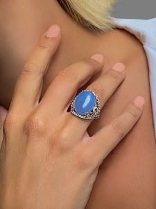 Les Petites Précieuses Srebrny pierścionek z kamieniami szlachetnymi rozmiar: 52. Niebieskie pierścionki Les Petites Précieuses, z cyrkonią, srebrne. Za 339,99 zł.