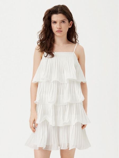 YAS Sukienka koktajlowa Lucia 26036503 Biały Regular Fit. Białe kombinezony YAS, bez wzorów, z syntetyku, wizytowe, bez kołnierzyka, bez ramiączek. Za 229,99 zł.