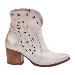 Lewski Shoes Ażurowe Botki Kowbojki Skórzane Na Słupku Lewski 3613 Złoty Przecierany. Żółte botki na jesień, w ażurowe wzory, ze skóry, bez obcasa, na obcasie, bez zapięcia. Za 585,82 zł.