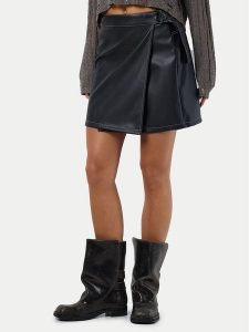 Noisy May Spódnica z imitacji skóry Mandy 27030945 Czarny Regular Fit. Czarne spódnice Noisy may, xs, bez wzorów, ze skóry. Za 119,99 zł.