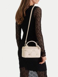 Nine West Torebka EO-Delancey Moon-KS2575-1 Écru. Kuferki Nine West, bez wzorów, z materiału, bez dodatków. Za 259,99 zł.