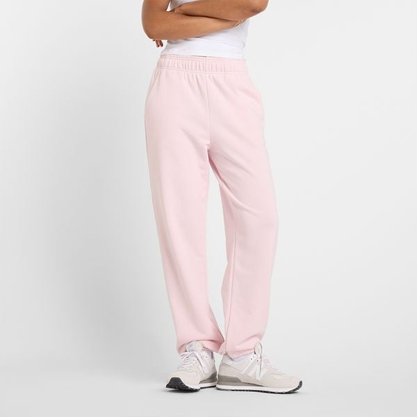 Spodnie damskie New Balance WP41500RSG – różowe. Czerwone spodnie dresowe New Balance, s, bez wzorów, z bawełny, z podwyższonym stanem. Za 169,99 zł.