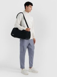 4F Torba treningowa (25 L) - czarna Uniwersalny. Czarne torby podróżne i sportowe 4f, bez wzorów, z gumy, na ramię. Za 149,99 zł.